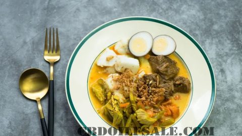 Lontong Bali: Panduan Kuliner Unik